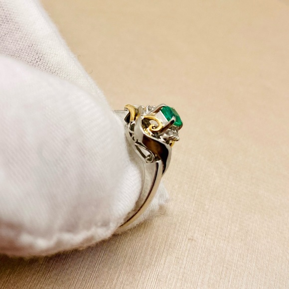 EUC Estate Platinum Natural Emerald & Diamond Ring w/ 18k Yellow Gold Accents - Picture 10 of 15